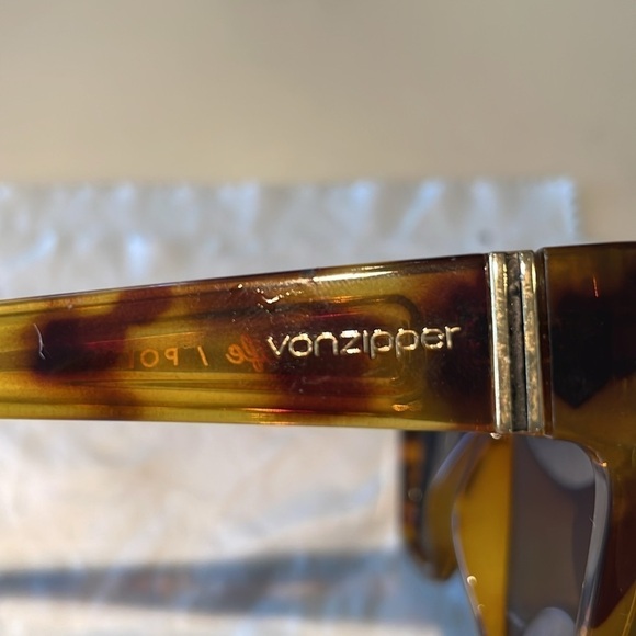 von zipper “wildlife” tortoise shell frame / gently used - Picture 5 of 9